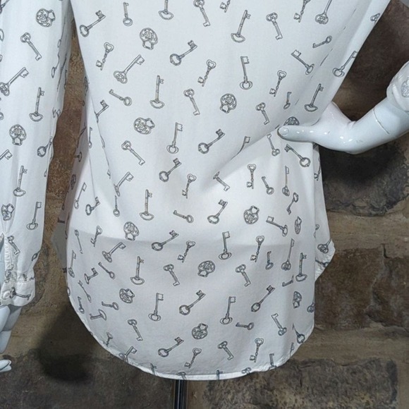 Per Se Blouse Key Print White Black Long Roll Sleeve Button Woman's‎ Size Medium - Picture 8 of 11